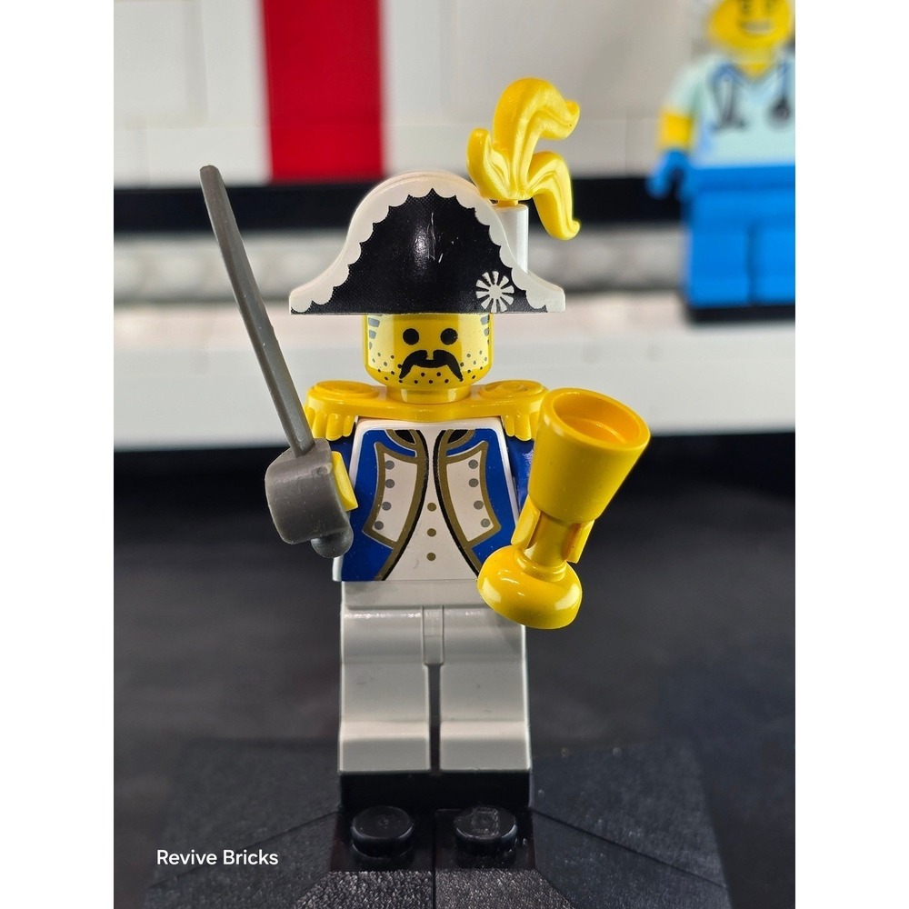 Pirate - pi004 - Imperial Soldier - Governor with Yellow Feather